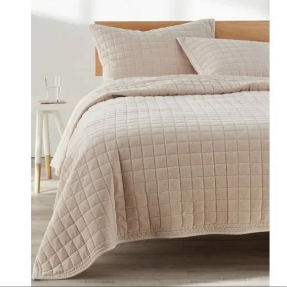Nordstrom at Home Other - NORDSTROM Velveteen Grid Quilt and Sham King Set in Grey Chateau Quilt New w tag